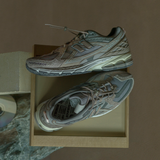 INVINCIBLE x N.HOOLYWOOD x NEW BALANCE M1906NIH