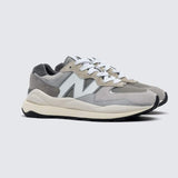 IU著用 - New Balance NB5740 灰色 - HADNUS