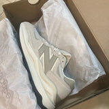 IU著用 - New Balance NB5740 奶茶 - HADNUS